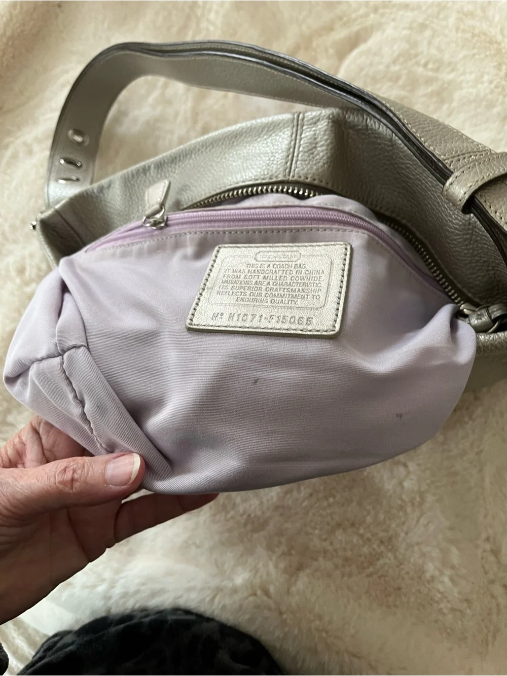 Gorgeous Coach Leather Bag in Silver Metallic!